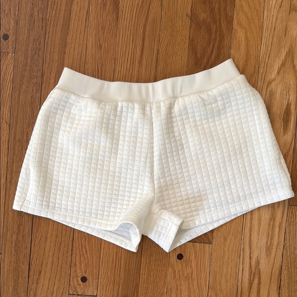 Paper Crane Women's Ivory Quilted Shorts Elastic Waist Pockets Pull-On - Picture 1 of 5